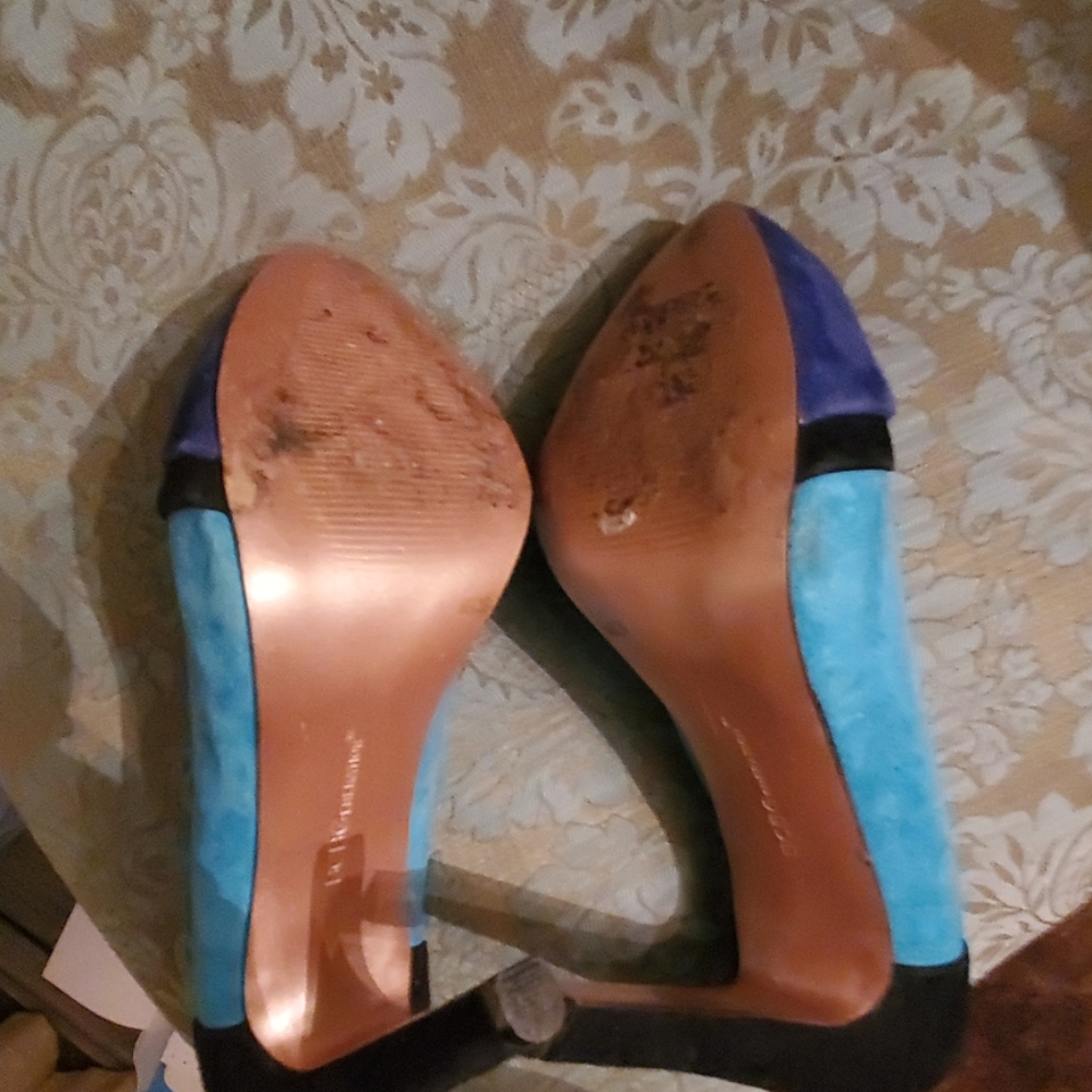 Shoes - Picture 4 of 4
